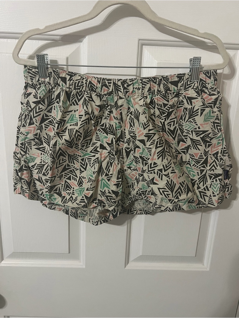 Patagonia Womens Barely Baggies Shorts XL Geometric “Quiver and Quill” Outdoors